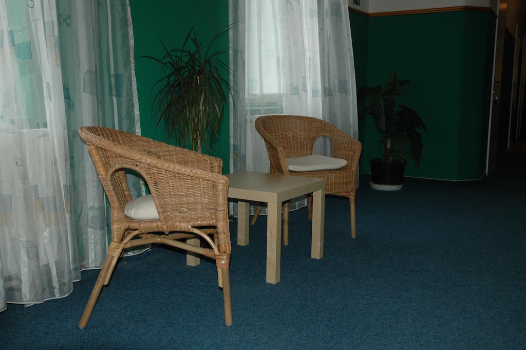 Hotel Mrazek 파르두비체 외부 사진